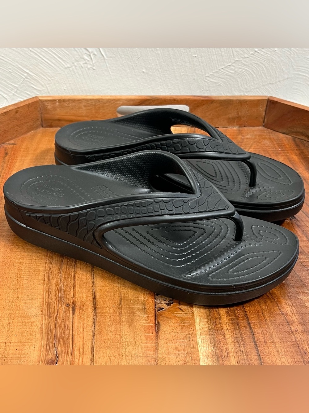 CROCS Sloane Wedge Thong Flip Flop Size 9 Women